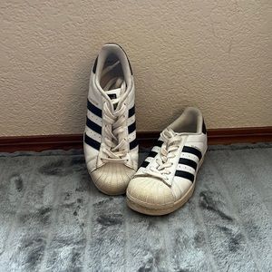 Girls Size 4. White Adidas Superstar Shoes. Good Condition.